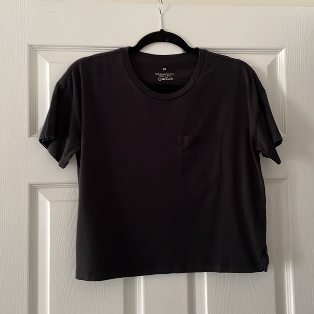 Black Quince Cropped Tshirt